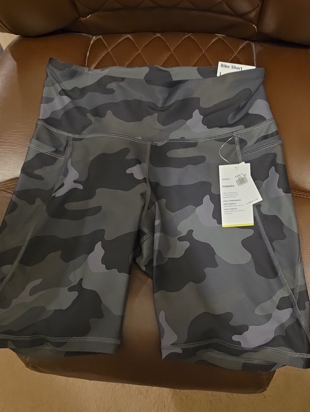 NWT Old Navy Green Camo High-Rise Bike Shorts 8"